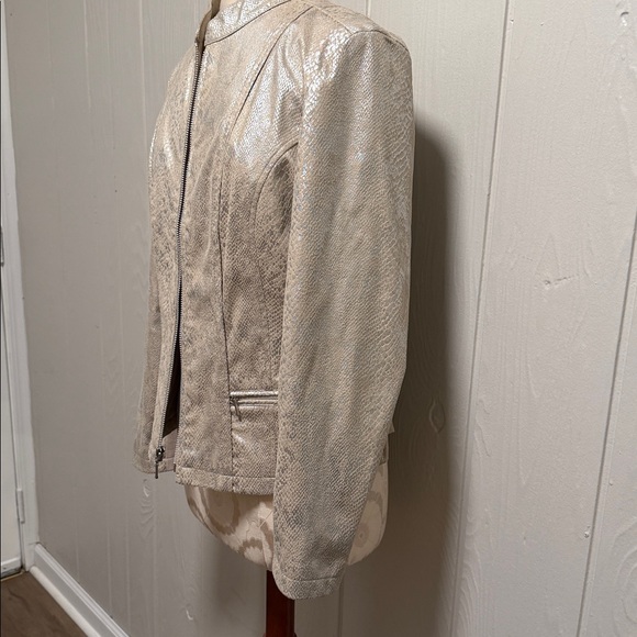Chico ‘s Python Faux-Leather Moto Jacket size 1 Color cream - Picture 5 of 12